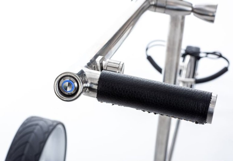 elektro-golf-trolley-walker-edelstahl-poliert-lithium-mit-aktiver-bergabfahrbremse_3~7