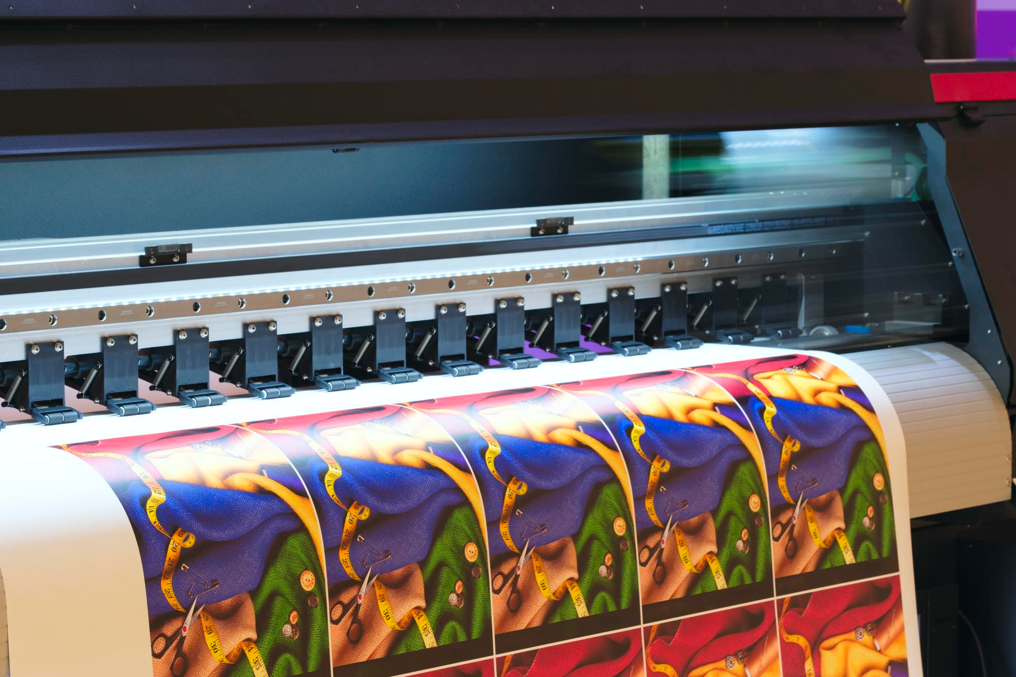 Velkoformátová tiskárna Trendia pro sublimační tisk metráže v šíři až 160 cm
