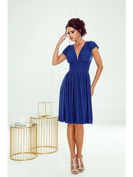 krátké lesklé šaty