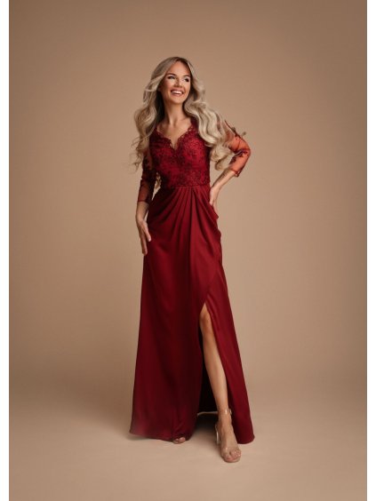 dlouhé šaty s rozparkem a krajkou