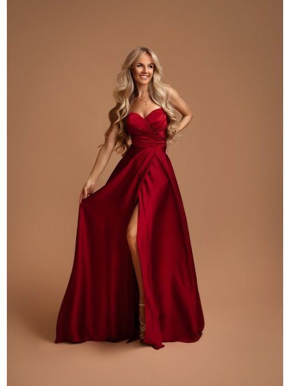 dlouhé šaty s rozparkem