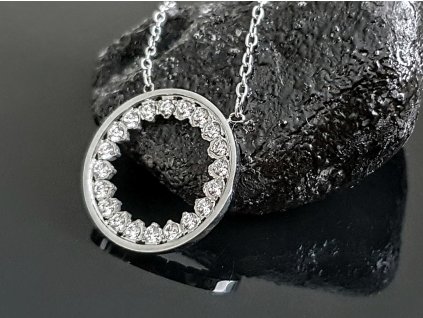 Ocelový náhrdelník Kruh s kamínky “Ringed Circle” stříbrná