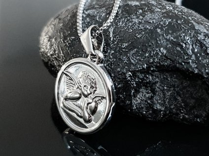 Ocelový přívěsek “Medailonek s andílkem” stříbrná