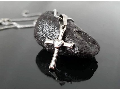 Ocelový křížek se srdíčkem stříbrná