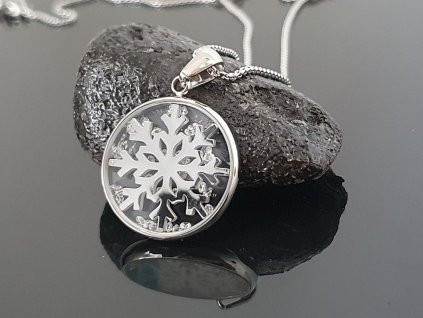 Ocelový medailonek Sněhová vločka “Snowflake Whirl” stříbrná