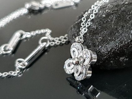 Ocelový náhrdelník Kytička s kamínky “Floral Bloom” stříbrná