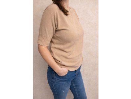 AEE051EA FAB4 44C9 9F4C 9769F79A8747