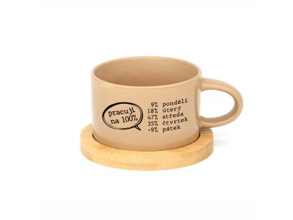 Hrneček makronka do práce pro kolegu s potiskem pracuji na 100% hnědý s podtáckem