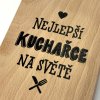 Dřevěné prkénko s potiskem nejlepší kuchařce na světě detail