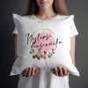Polštářek bílý s potiskem Nejlepší DRUŽINÁŘKA floral on mockup