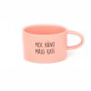 Hrneček makronka s vtipným potiskem MOC RÁNO MÁLO KAFE růžový