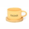 Hrneček makronka s vtipným potiskem nápisem POHODINDA žlutý s bambusovým podtáckem