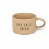 Hrneček makronka s potiskem LOVE SMILE DREAM láska úsměv sny hnědý