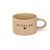 Hrneček makronka s potiskem MILUJ SE se srdíčkem hnědý