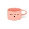 Hrneček makronka s potiskem MILUJ SE se srdíčkem růžový