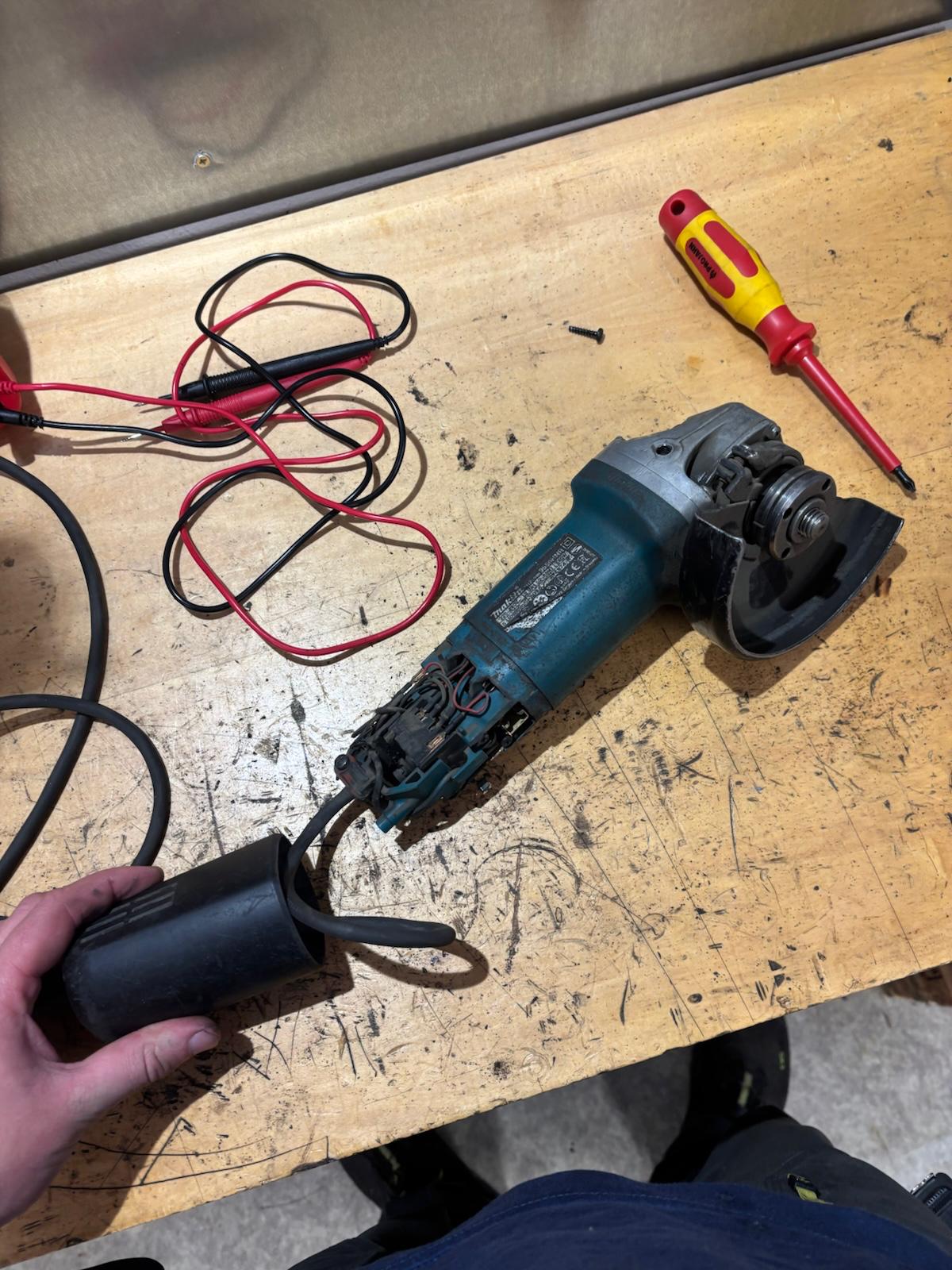 Oprava úhlové brusky