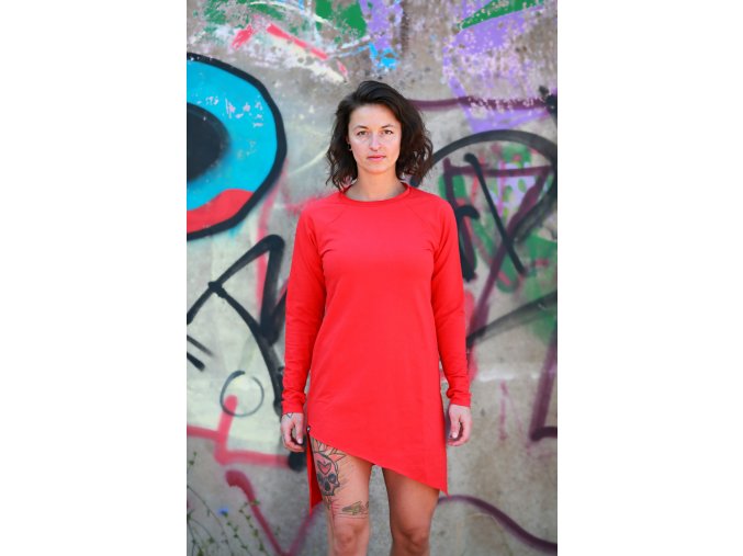 obleceni-a-moda-damska-moda-damske-obleceni-damske-mikyny-bavlnena-mikina-asymetrickeho-strihu-cervena-handmade-pohodlna-basic