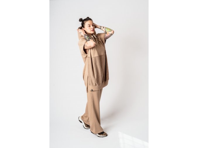 obleceni-a-moda-damska-moda-damske-obleceni-damske-kalhoty-a-kratasy-damske-teplaky-a-soupravy-damska-teplakova-souprava-damsky-set-damsky-komplet-stylove-teplaky-damska-vesta-bavlnena-souprava