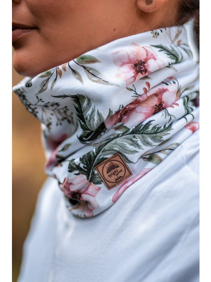 Nákrčník Kvítí na bílé - vada na látce