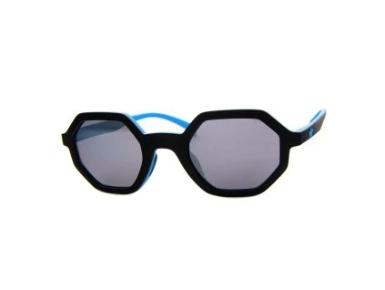 Černé plastové sluneční brýle