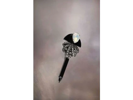 Černá a bílá vlákna brož