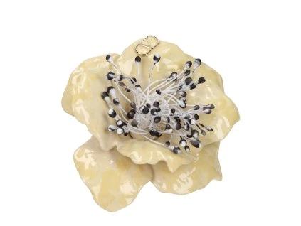 Béžová kovová brož