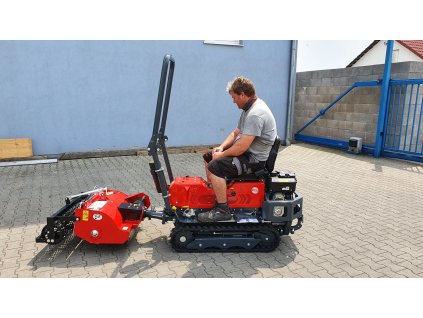 Traktor Fort Vision + travny rekultivator 75 cm