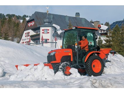 Traktor Kubota B2261-zimný set(radlica,rozmetadlo)