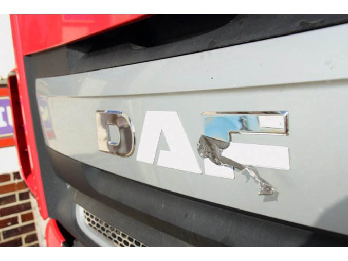 front DAF badge