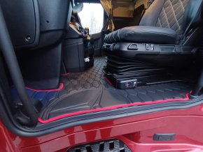 MP5 Actros Solostar floor