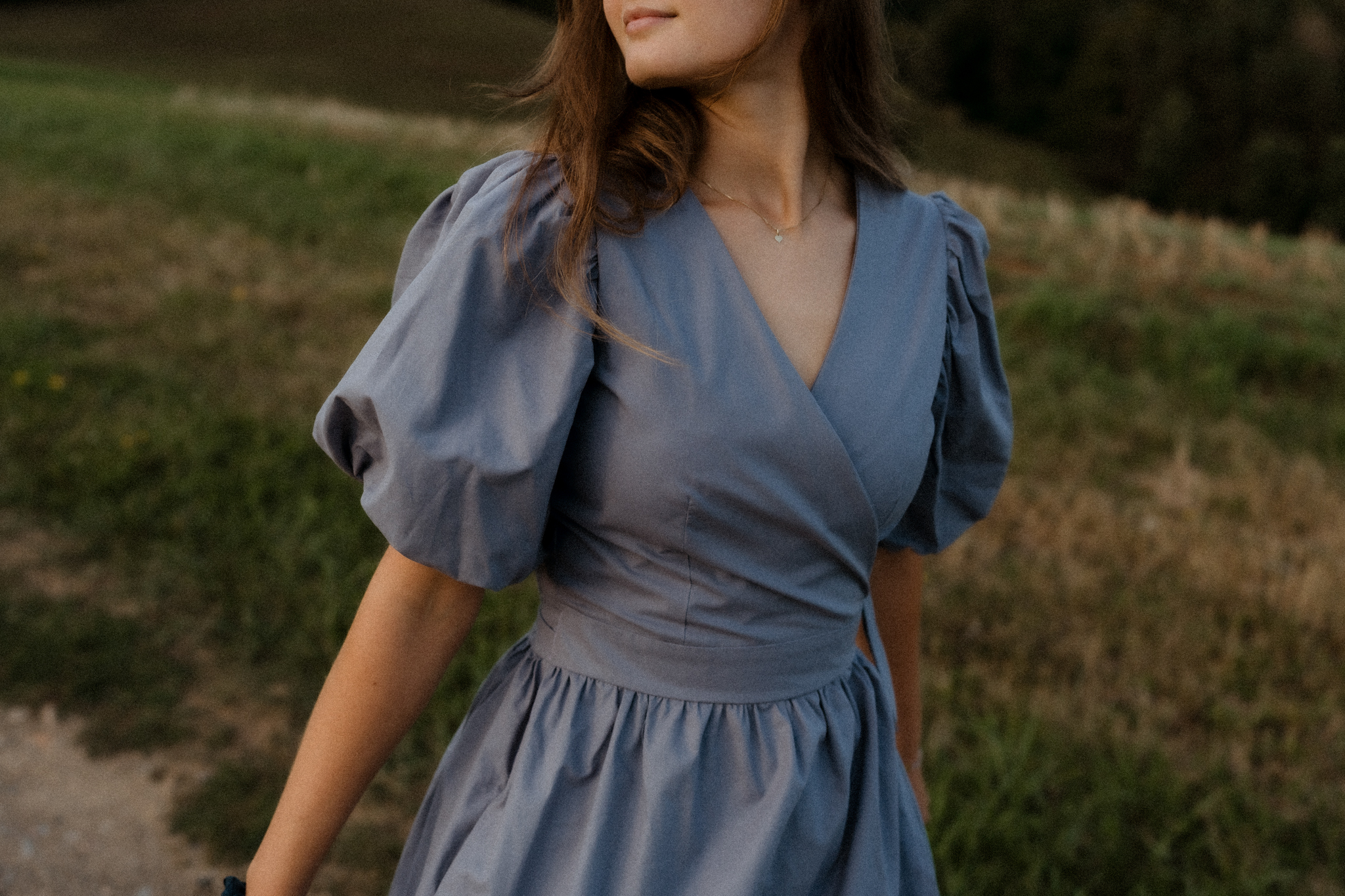 Damske šaty Objímající