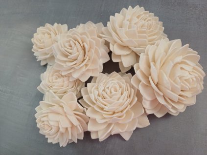 Dřevěná květina Sola typ Luna – ručně vyráběná, nadčasová dekorace