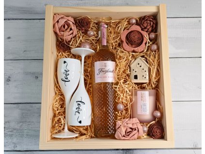 Růžový vínobox z dřeva a skla, elegantní dekorace pro sběr korkových špuntů a uchování vzpomínek. La skatula