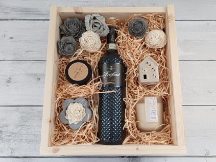 Elegantní vínobox pro chvíle pohody, stylový set pro relaxaci, klid a příjemnou atmosféru u sklenky vína. La skatula