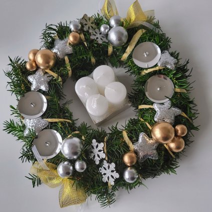 Adventní věnec z tisu