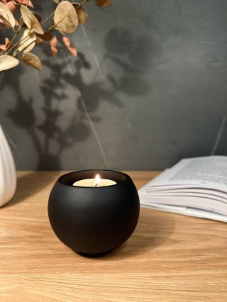 Svícen z naší kolekce Balanc. Jednoduchost která hřeje. 🔥🕯️ #svicen #balanc #tsberanovi #poctiveremeslo #kovovyroba...