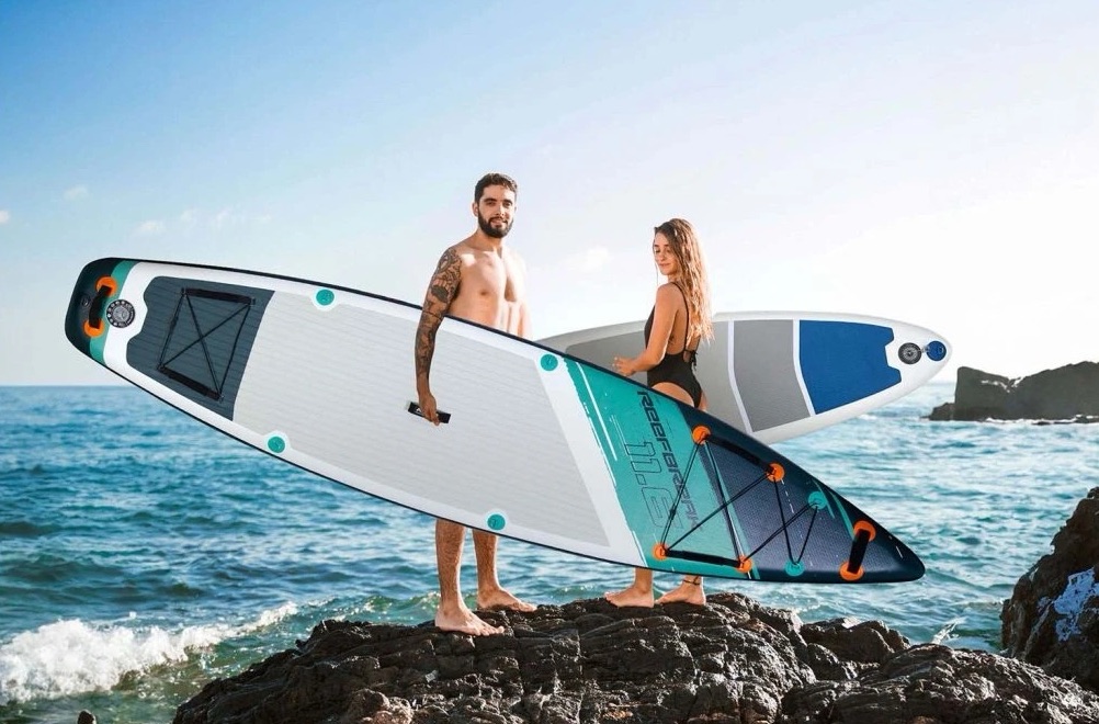 Paddleboard pre začiatočníkov: ako si vybrať svoju prvú dosku (kompletný sprievodca)
