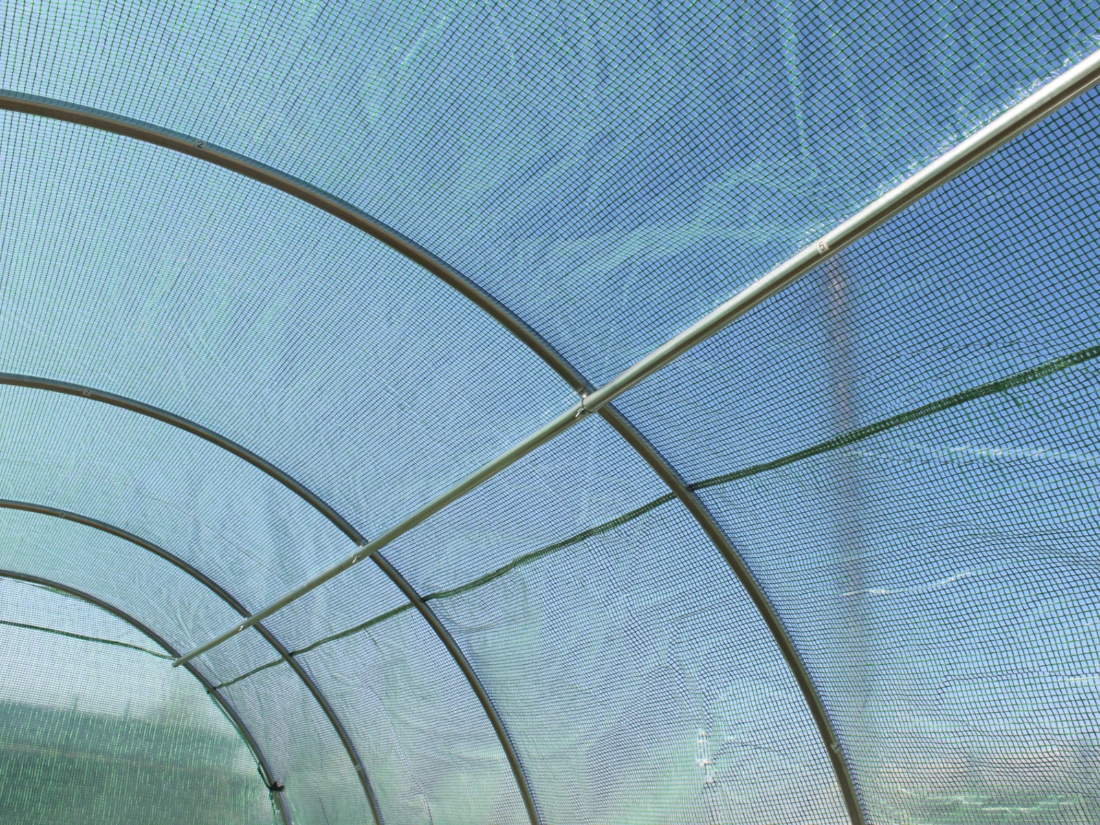 pol_pl_TUNEL-FOLIOWY-OGRODOWY-4-SEGMENTOWY-ZIELONY-6-x-3-x-2-M-Z-DRZWIAMI-NA-ZAWIASIE-2000_3_1