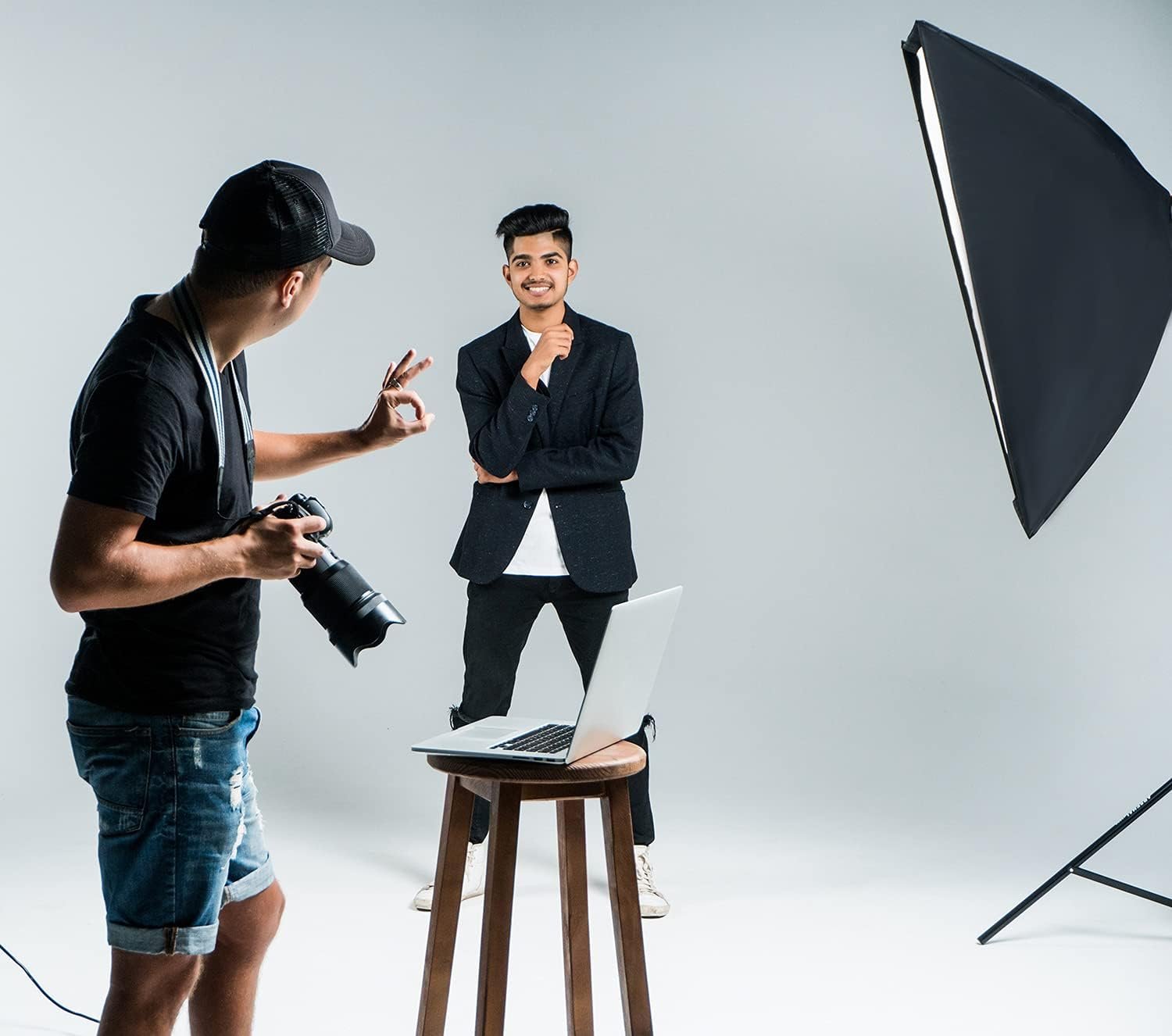 ISO TRADE 14145 – Profesionálna sada 2 softboxov (50 × 70 cm) so statívmi a svetlami 150 W