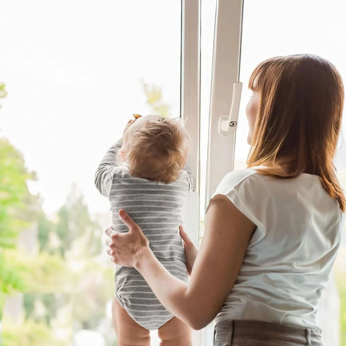 Okenná kľučka so zámkom na kľúč Malatec 23438 - biela