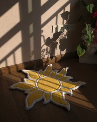 @ti.rug lighting up the floor with this sunshine-shaped tuft — clean finish, radiant colors, and cozy vibes all around ☀️🌿...