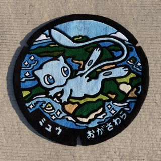 @aw.rugs nailed this stained-glass-inspired Mew piece 🪞🌀 A perfect blend of soft textures and bold lines – legendary...