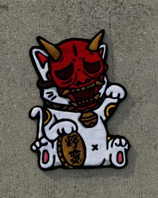 @aw.rugs bringing lucky energy with this bold oni-inspired maneki design 👹🐾 Clean lines, sharp reds, and cultural vibes...