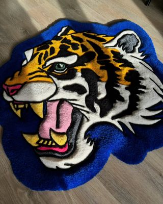 @pey_pey_rugs unleashing wild energy with this fierce tiger head tufted rug 🐅💙 #tufting #tuftedrug #tigerrug #animalart...