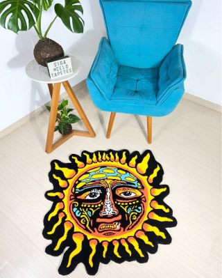 @celotapetes bringing psychedelic sunshine indoors with this vibrant sun-inspired tufted rug ☀️🌈 #tufting #tuftedrug...