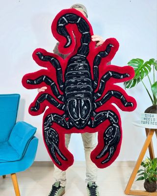 @celotapetes going big with this massive scorpion-inspired tufted rug 🦂🔥 #tufting #tuftedrug #scorpion #scorpionrug...