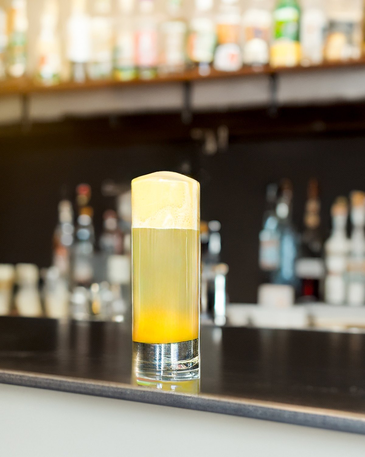Alcohol-free Tropical Mango Coffee — ledová káva s mangem a kokosovou vodou