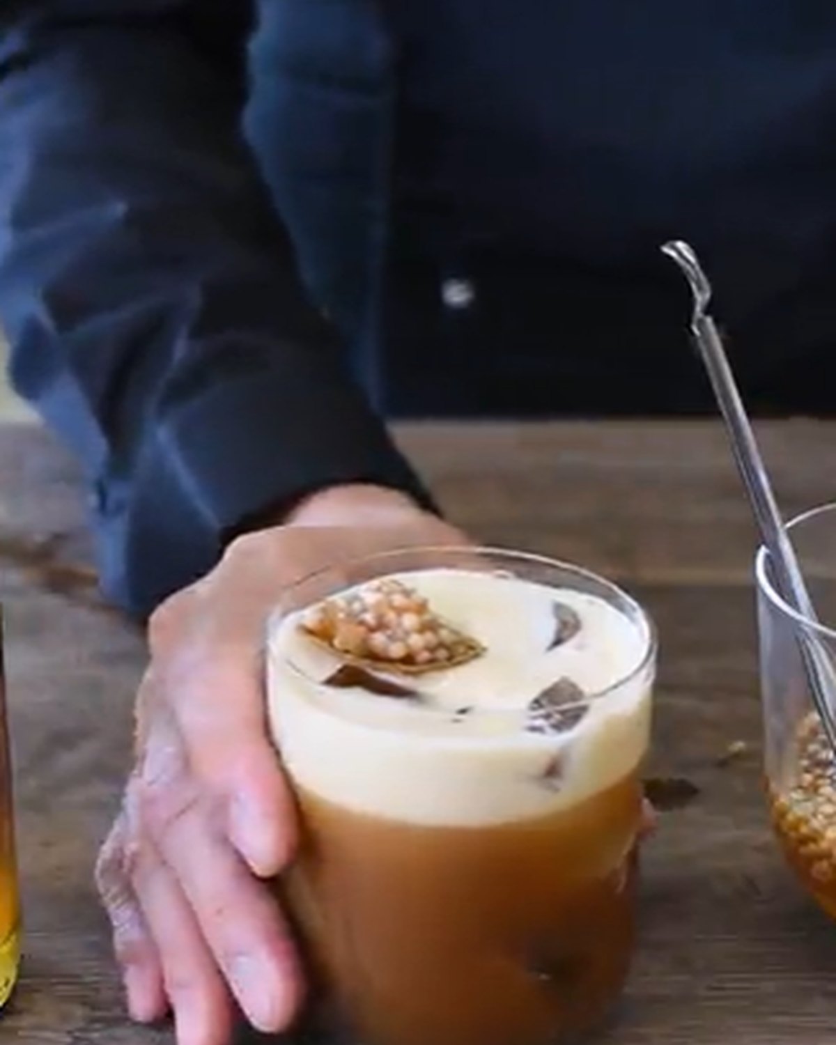 Amaretto Coffee Sour — kávový sour s mandlovým amarettem a krémovou pěnou