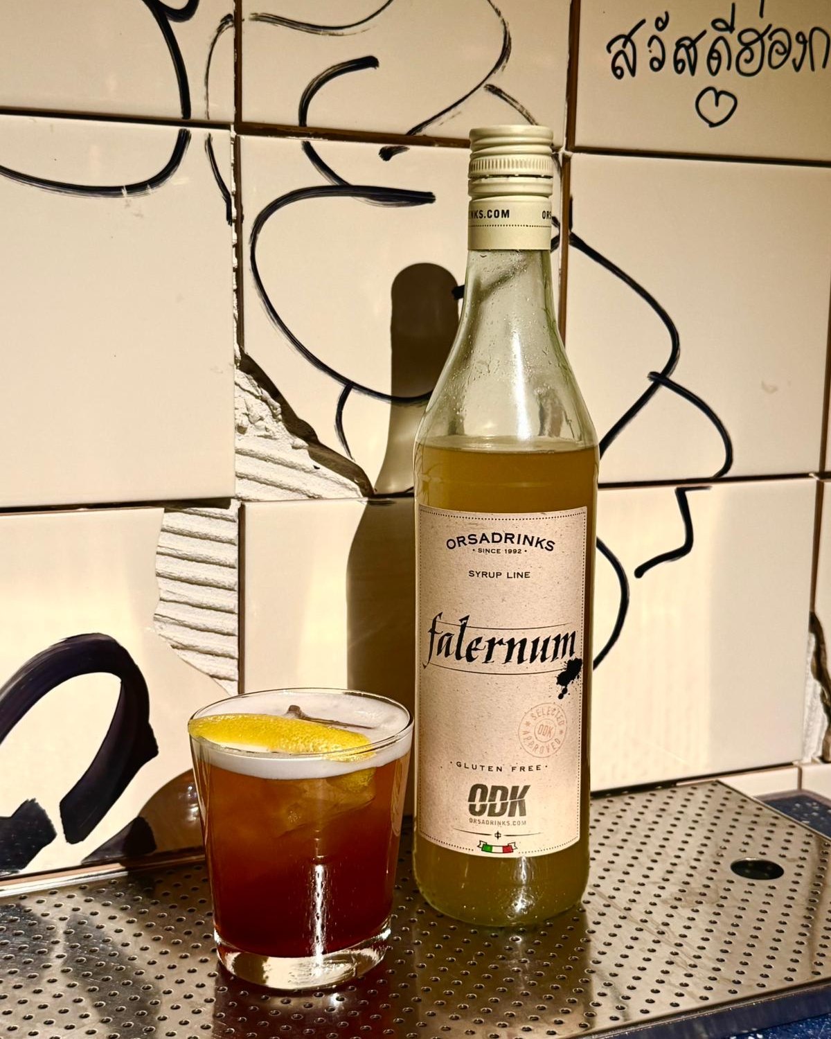 Boricua Sour — karibský sour s falernum sirupem a sangrií