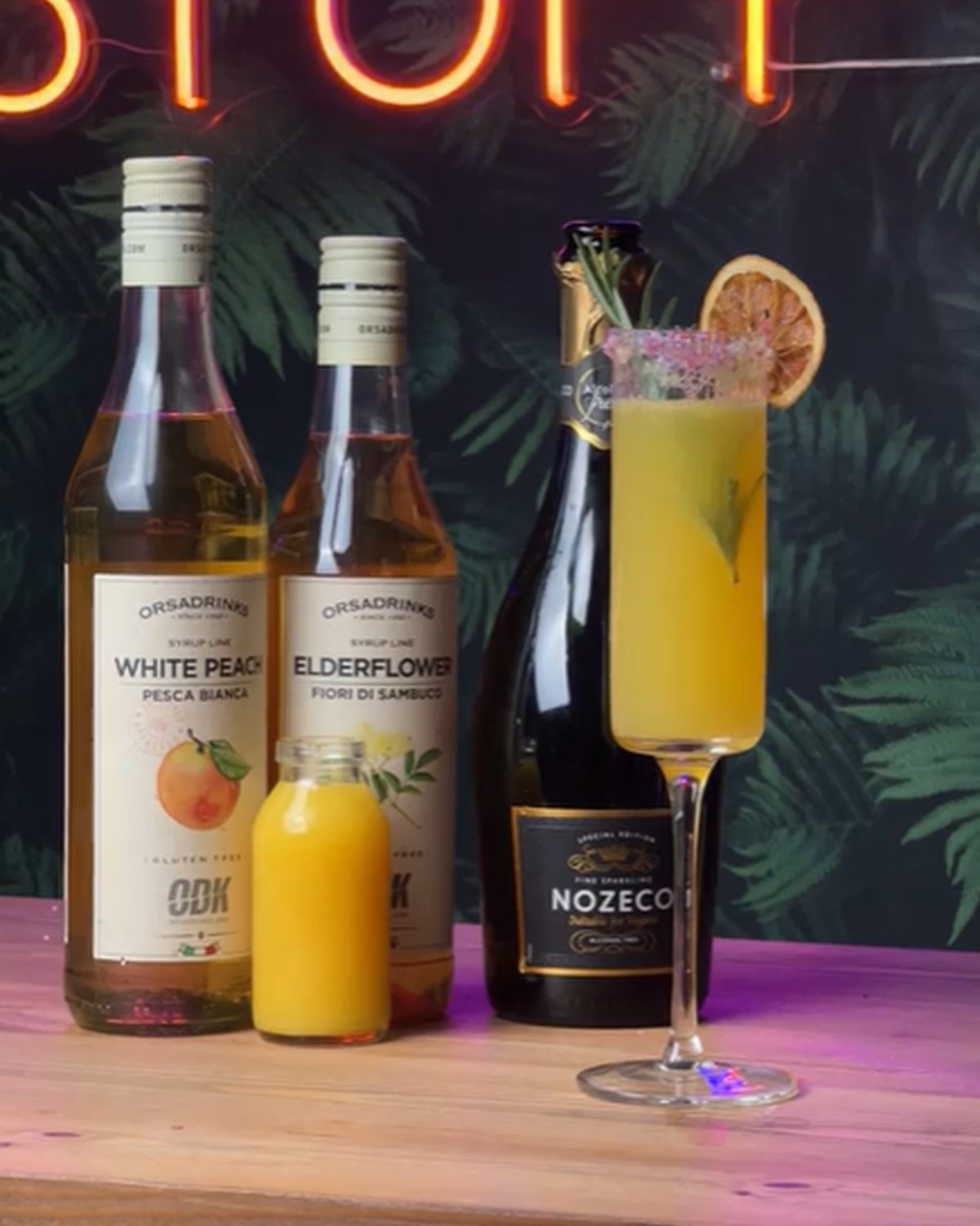 Buck's Fizz — nealko fizz s broskví, bezovým květem a pomerančem